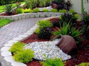 Garden-Stone-Decoration-Ideas-That-Will-Grab-Your-Attention-2